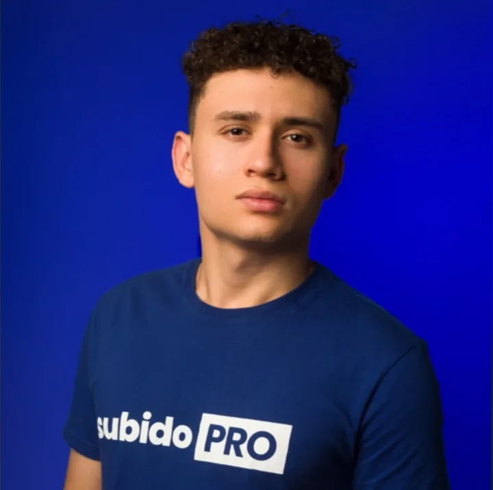 Petros Silveira com camiseta SubidoPro